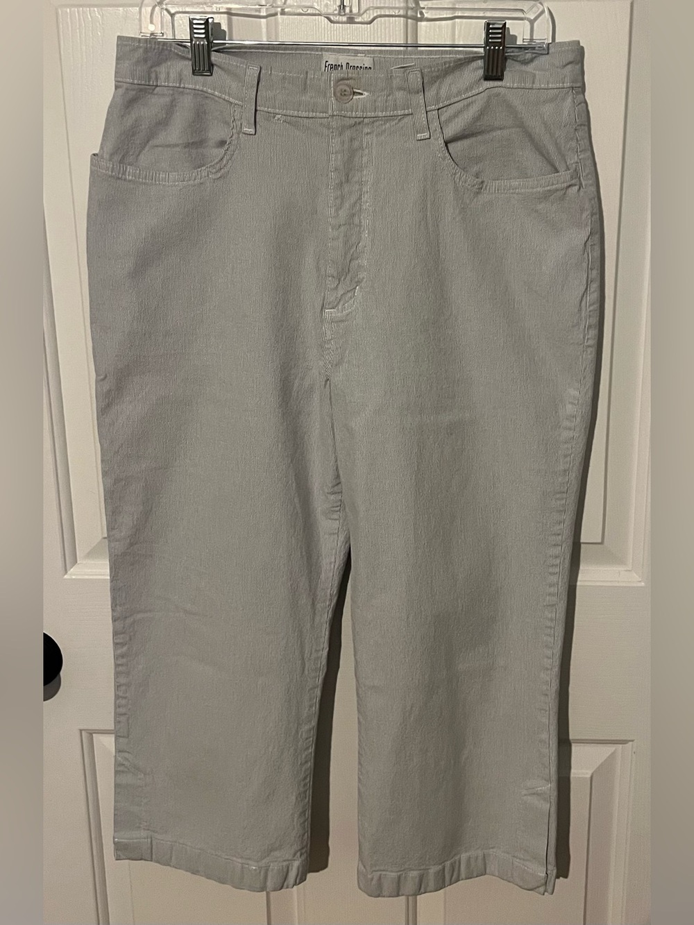 French Dressing Jeans Easy Fit Light Blue Denim Cropped Capri Pants Size 12 NWOT
